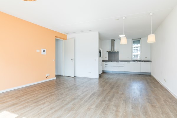 Foto - Te koop: In een fraai, modern wooncomplex "Heiderveste", midden in het hart van Heerlerheide, op loopafstand van een winkelcentrum; ligt dit ruime, luxe appartement op de 1e verdieping (2e woonlaag).